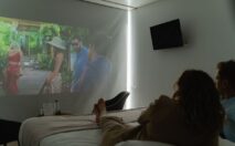 cine proyector premium pool suite